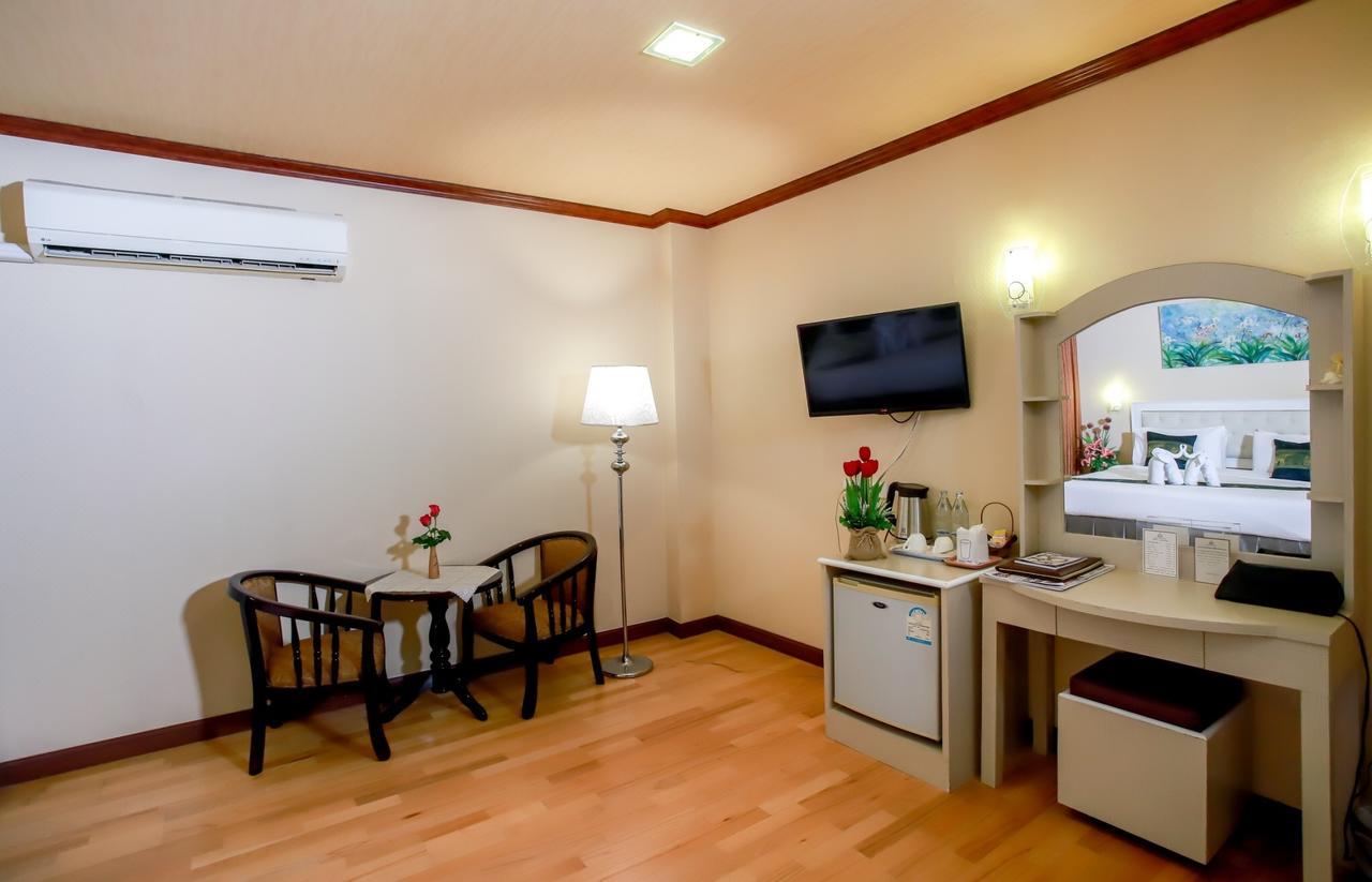 Korat Hotel - Sha Plus Накхонратчасіма Екстер'єр фото