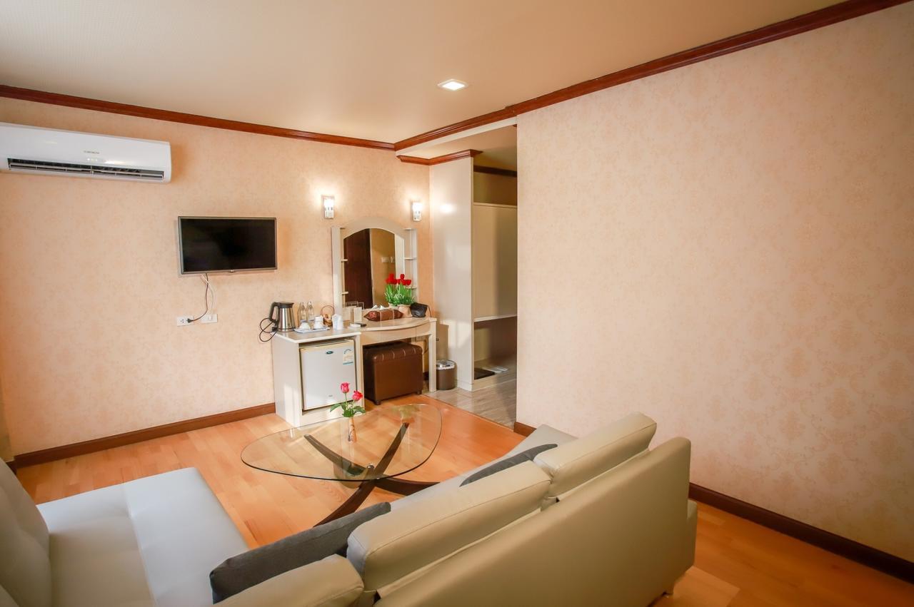Korat Hotel - Sha Plus Накхонратчасіма Екстер'єр фото