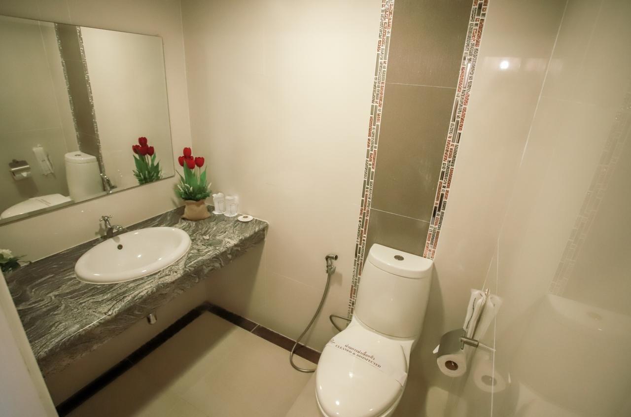 Korat Hotel - Sha Plus Накхонратчасіма Екстер'єр фото