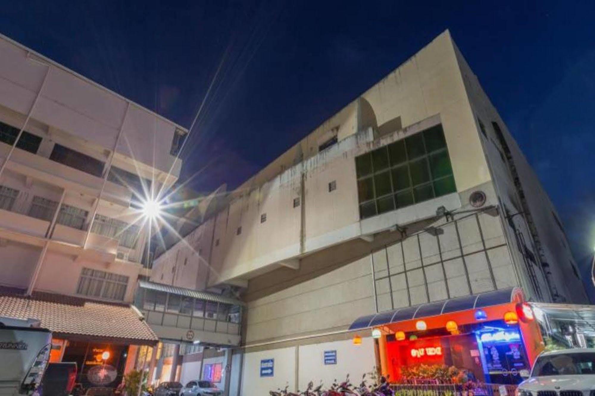 Korat Hotel - Sha Plus Накхонратчасіма Екстер'єр фото