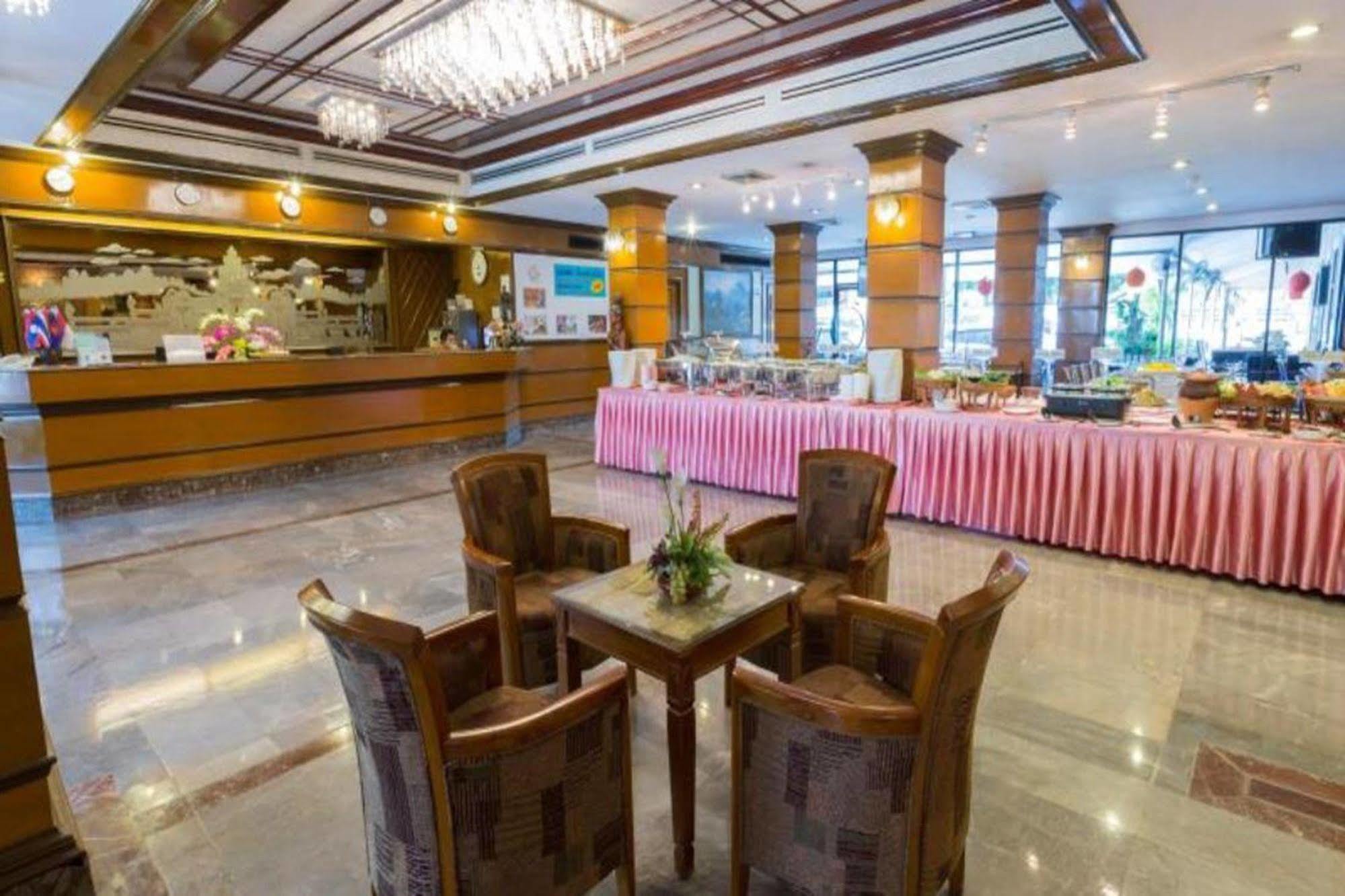 Korat Hotel - Sha Plus Накхонратчасіма Екстер'єр фото