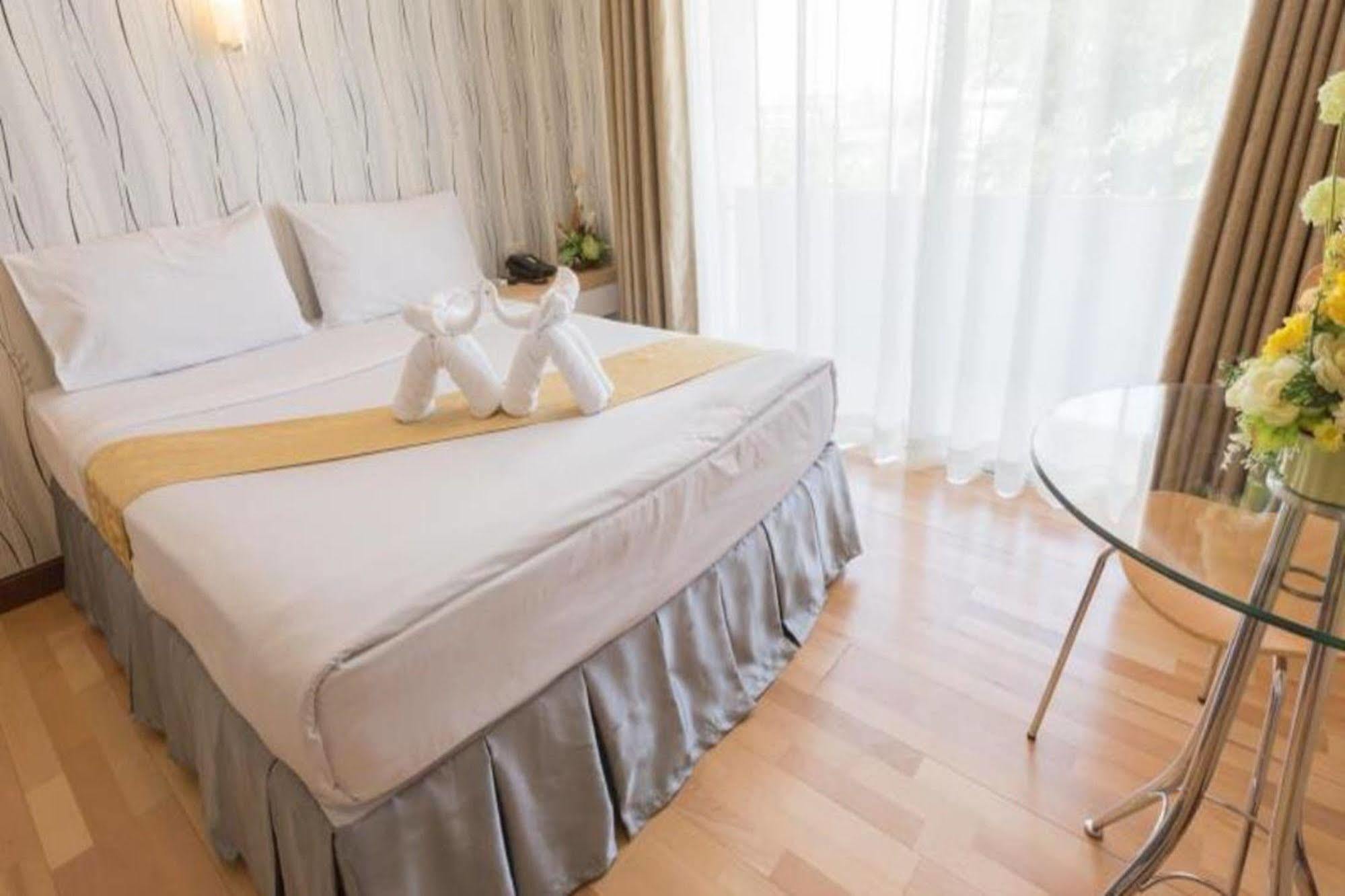 Korat Hotel - Sha Plus Накхонратчасіма Екстер'єр фото