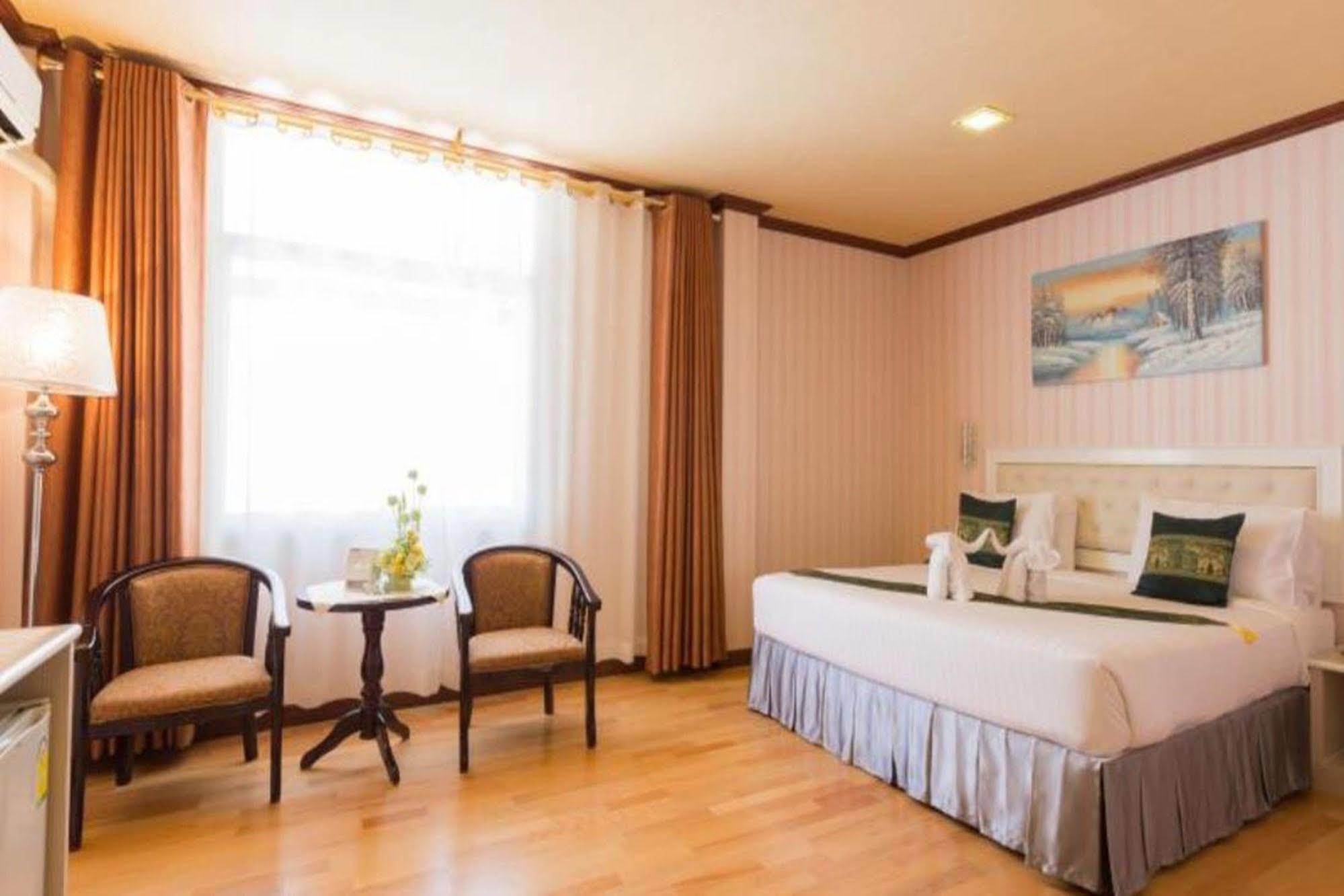 Korat Hotel - Sha Plus Накхонратчасіма Екстер'єр фото