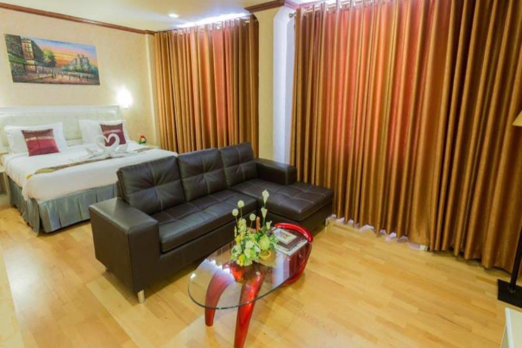 Korat Hotel - Sha Plus Накхонратчасіма Екстер'єр фото