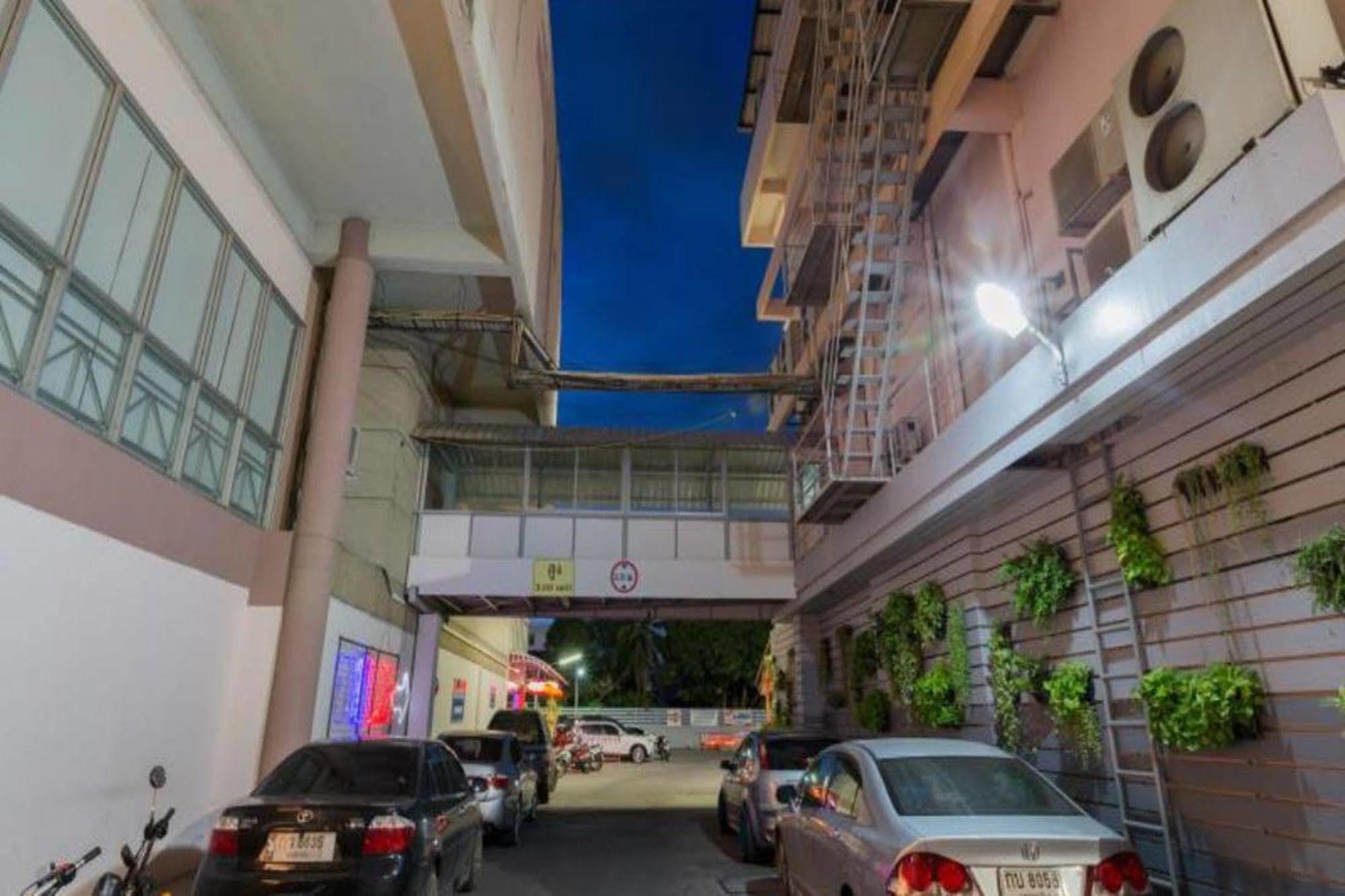 Korat Hotel - Sha Plus Накхонратчасіма Екстер'єр фото