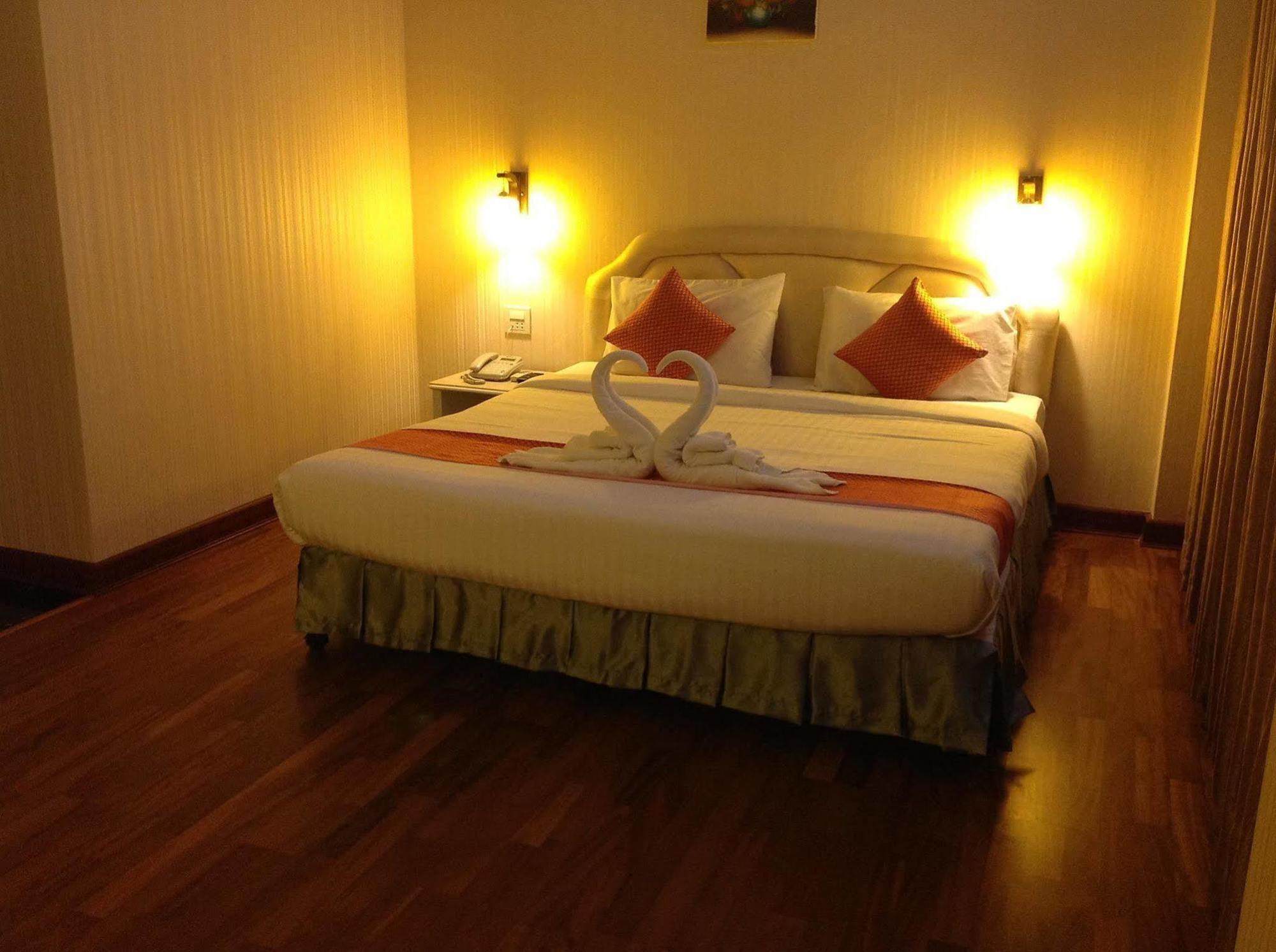 Korat Hotel - Sha Plus Накхонратчасіма Екстер'єр фото