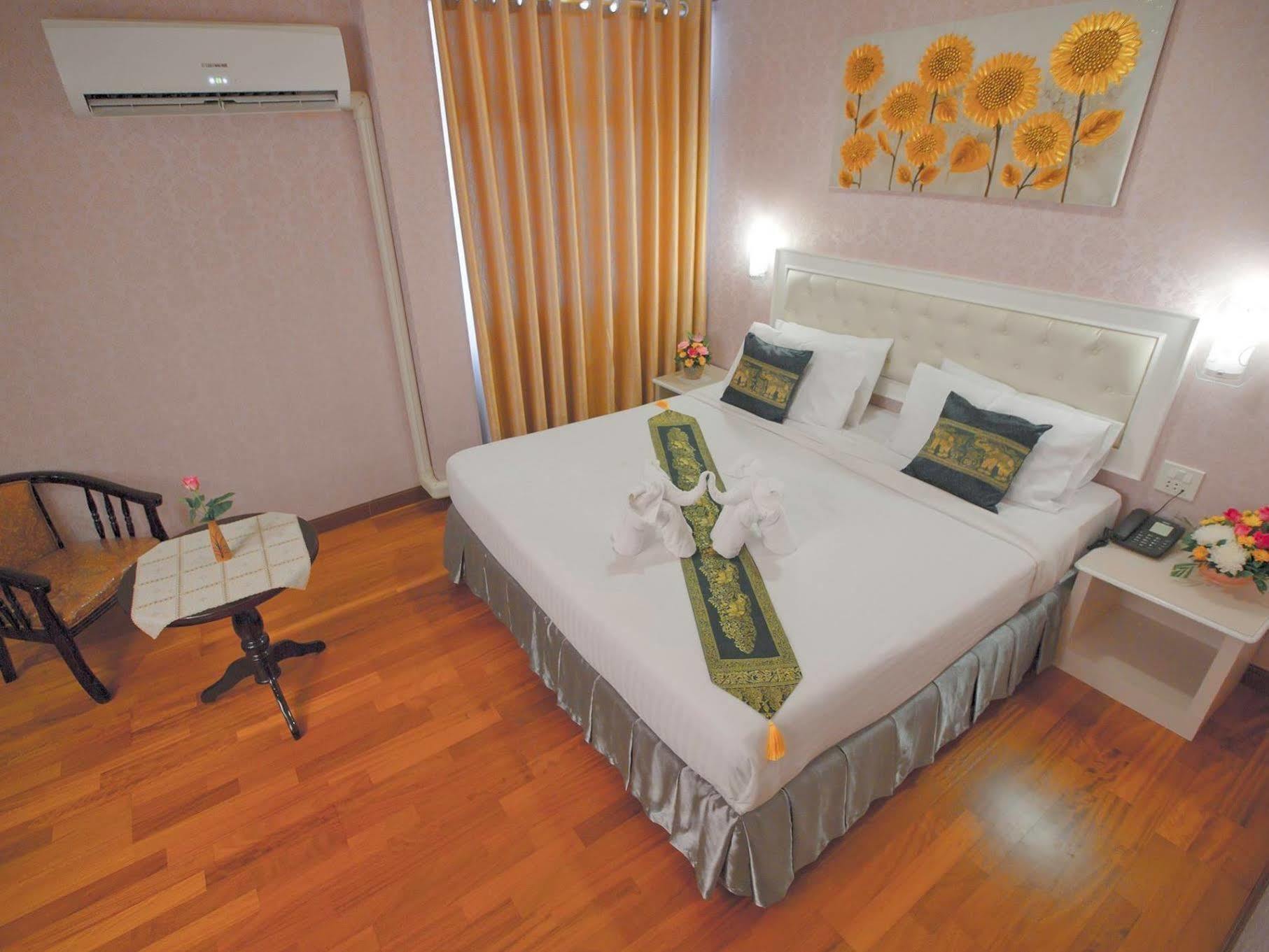 Korat Hotel - Sha Plus Накхонратчасіма Екстер'єр фото